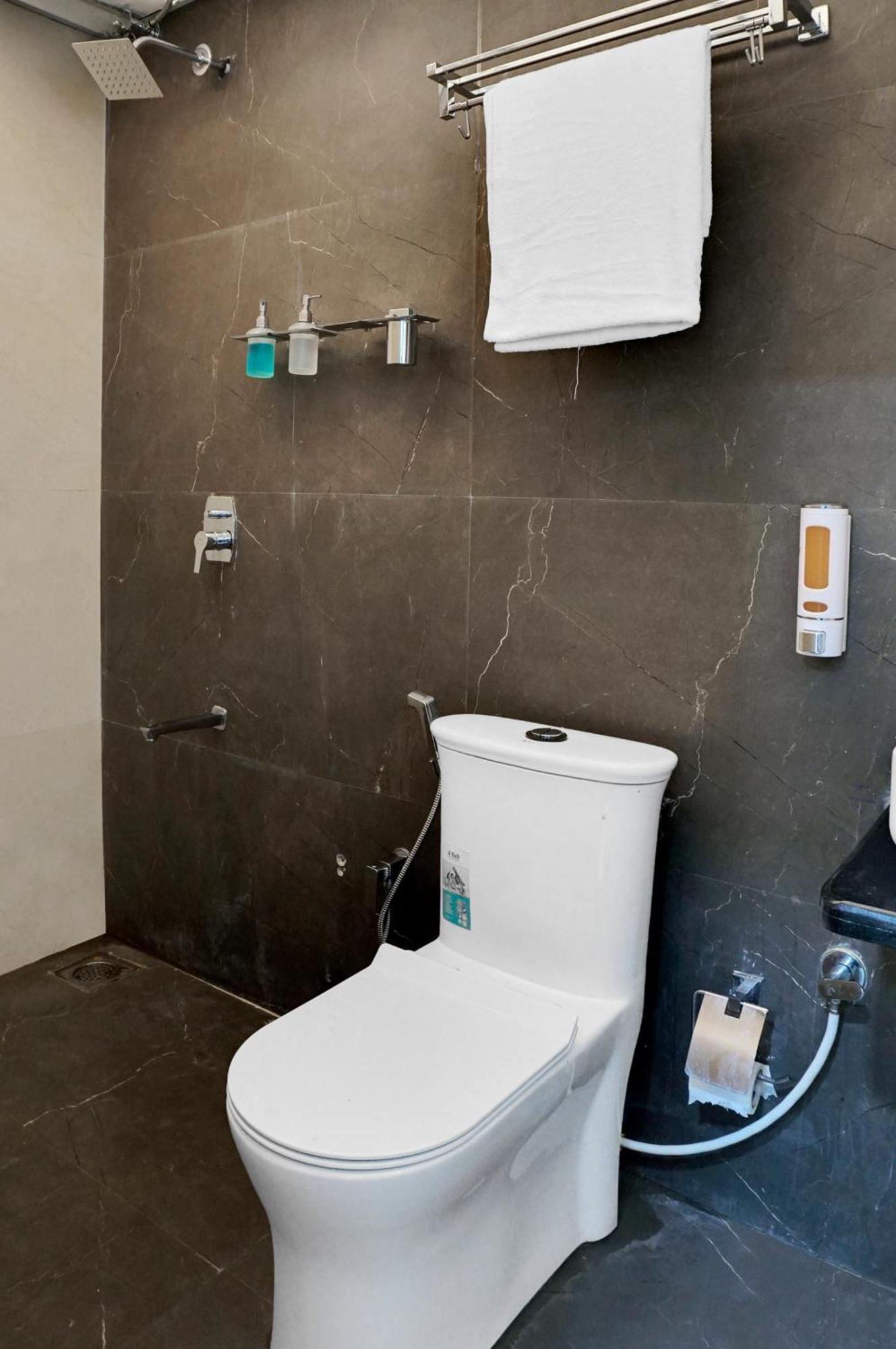 Hotel Sayba Executive Pune Exteriör bild