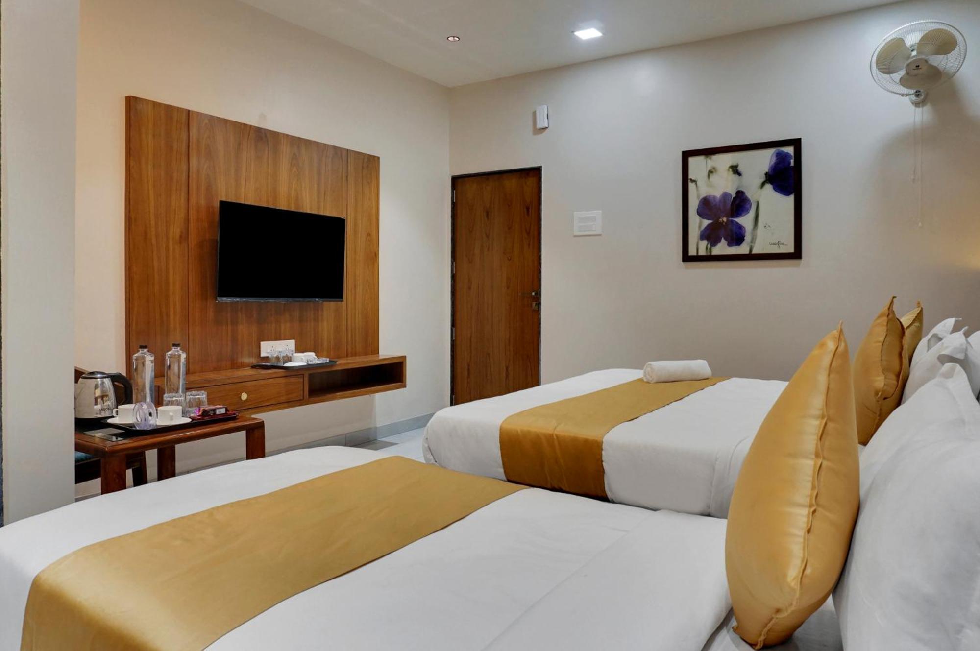 Hotel Sayba Executive Pune Exteriör bild