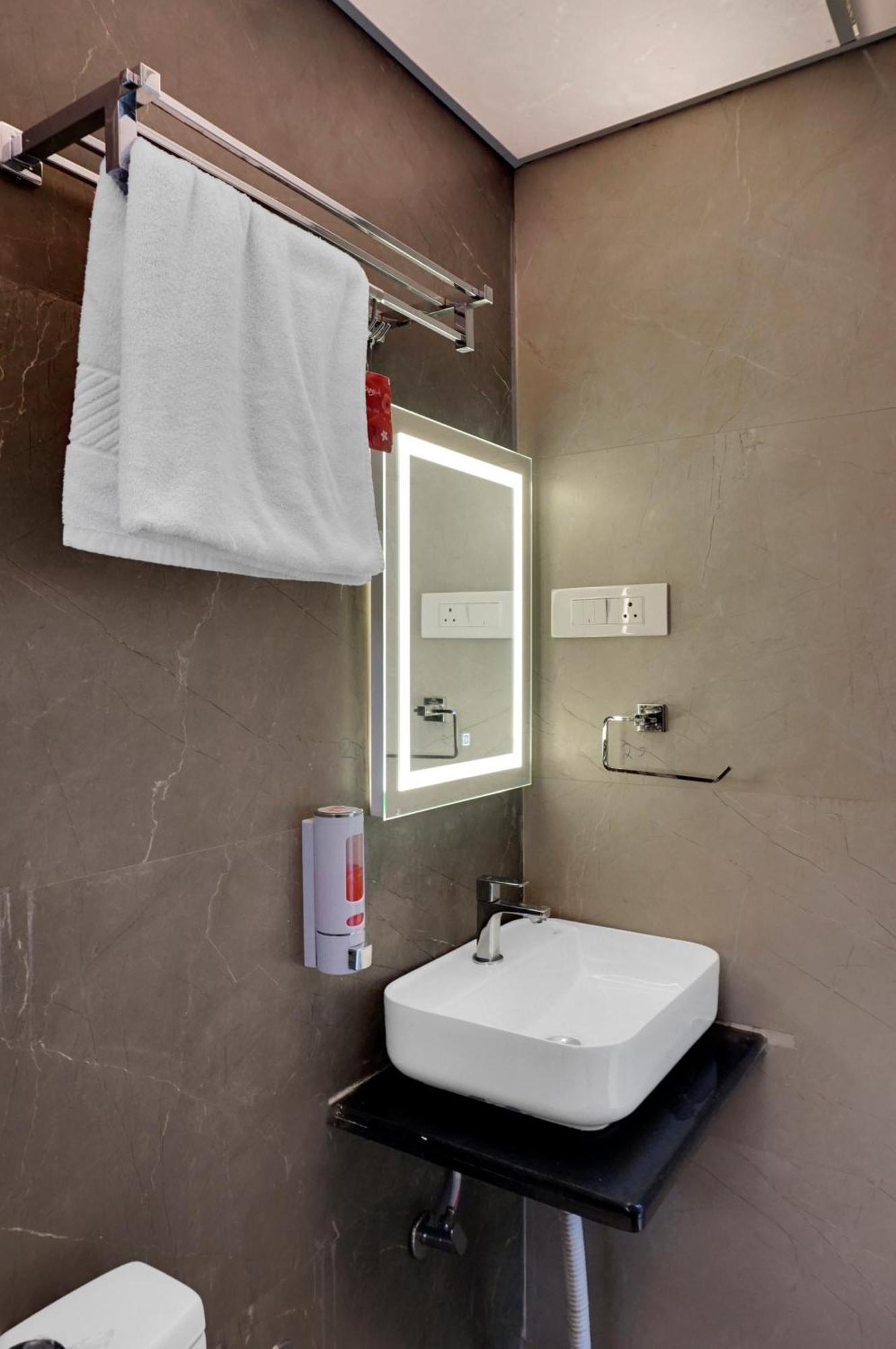 Hotel Sayba Executive Pune Exteriör bild