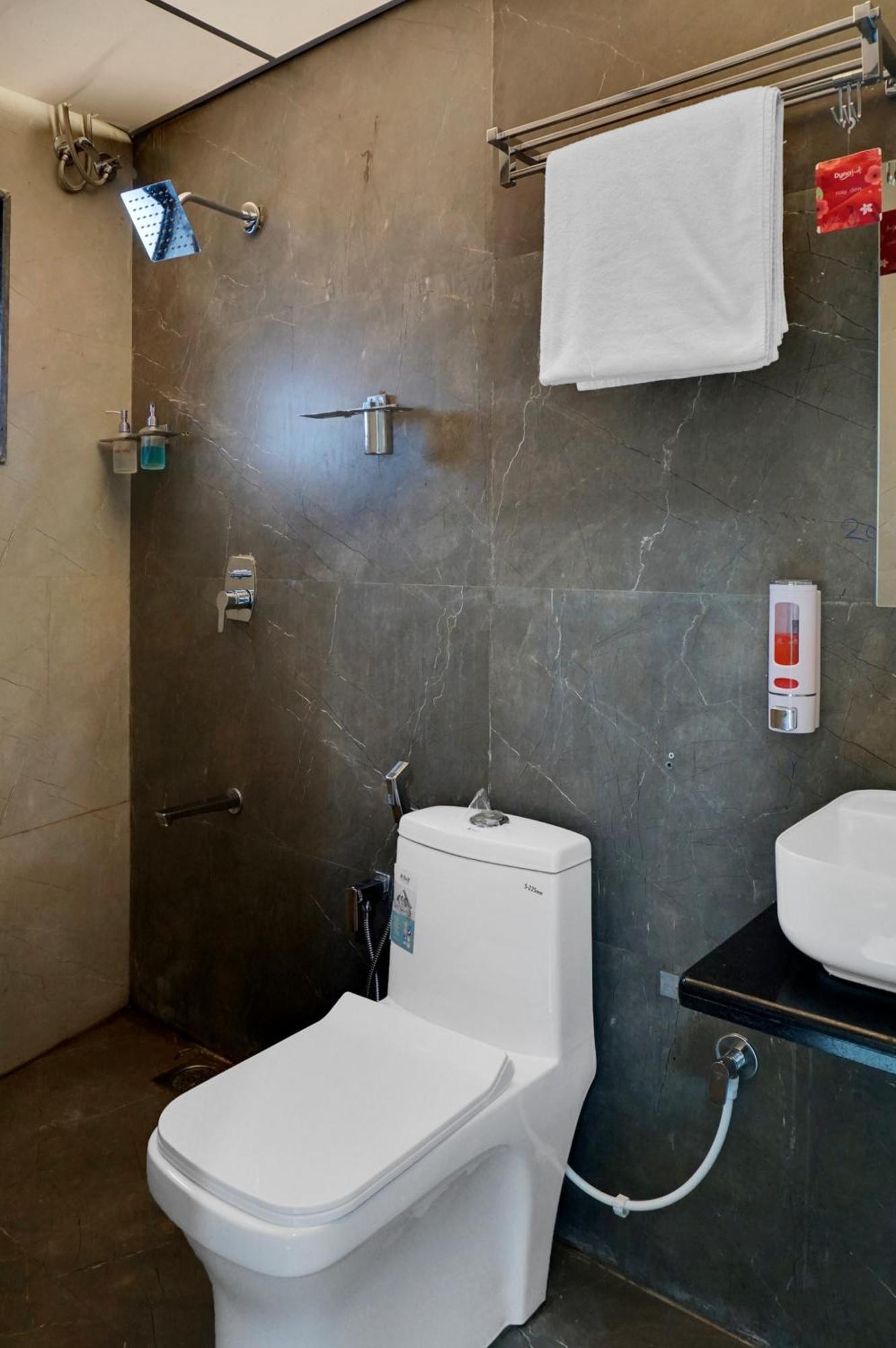 Hotel Sayba Executive Pune Exteriör bild