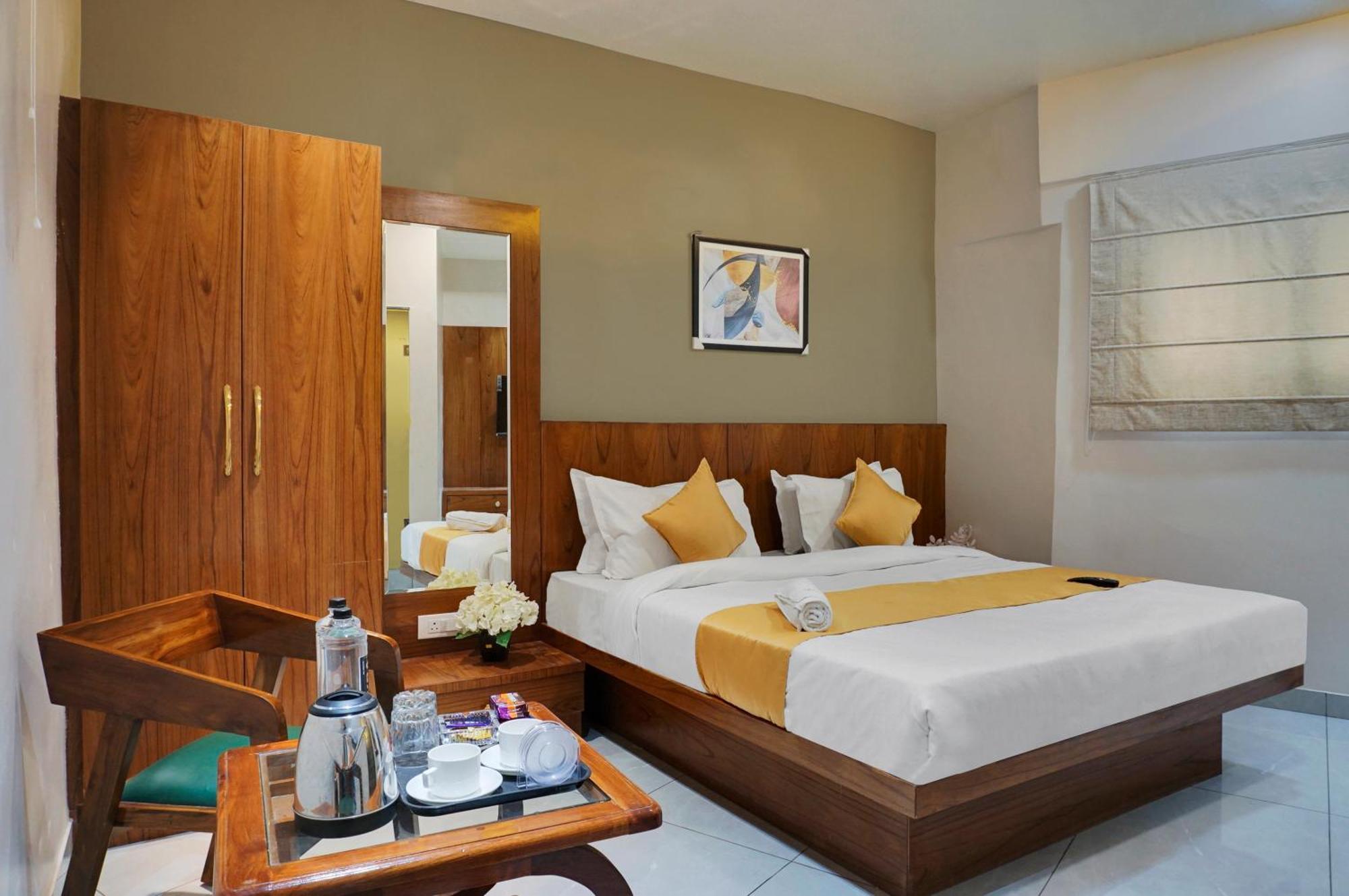 Hotel Sayba Executive Pune Exteriör bild