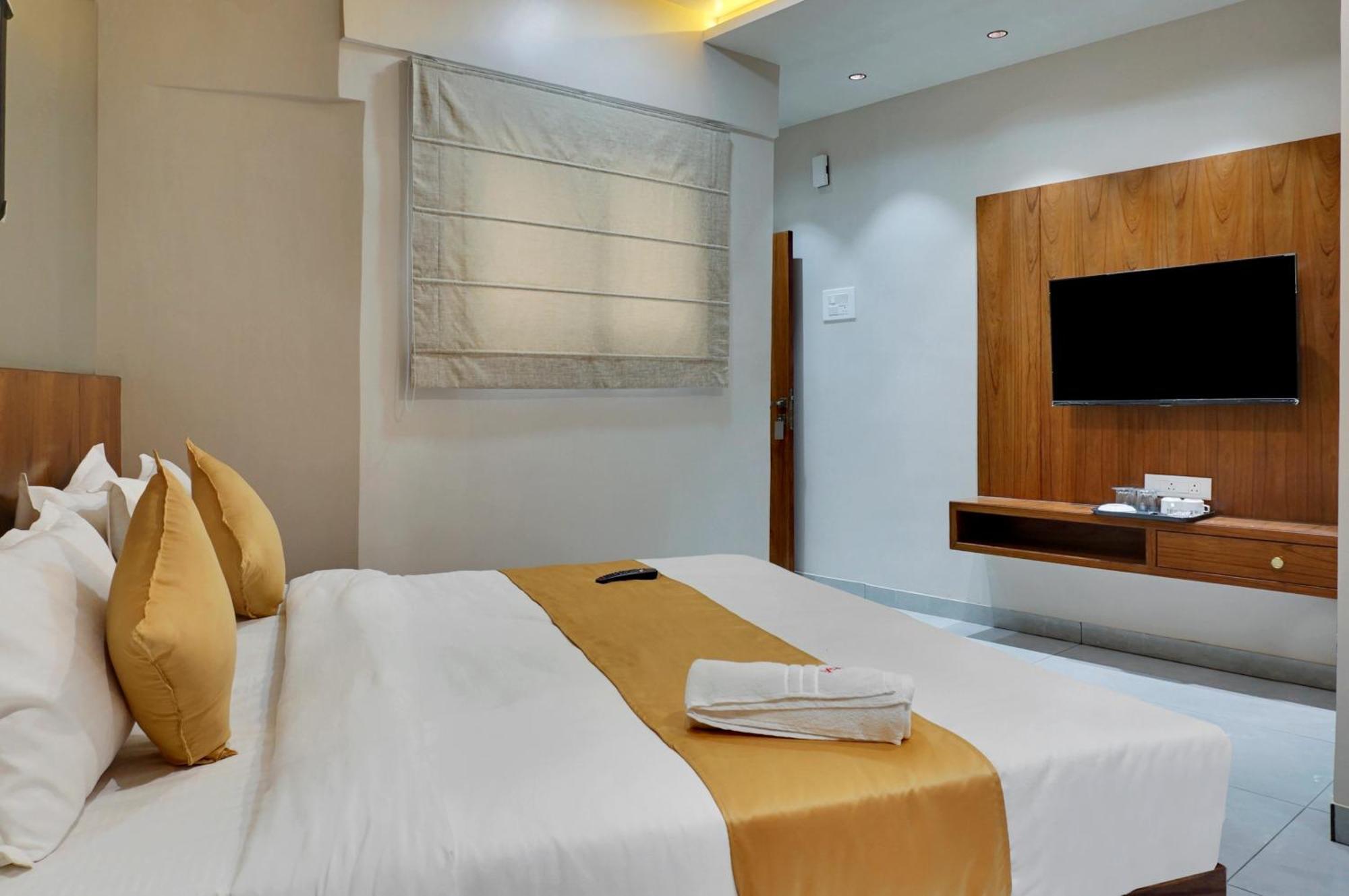 Hotel Sayba Executive Pune Exteriör bild