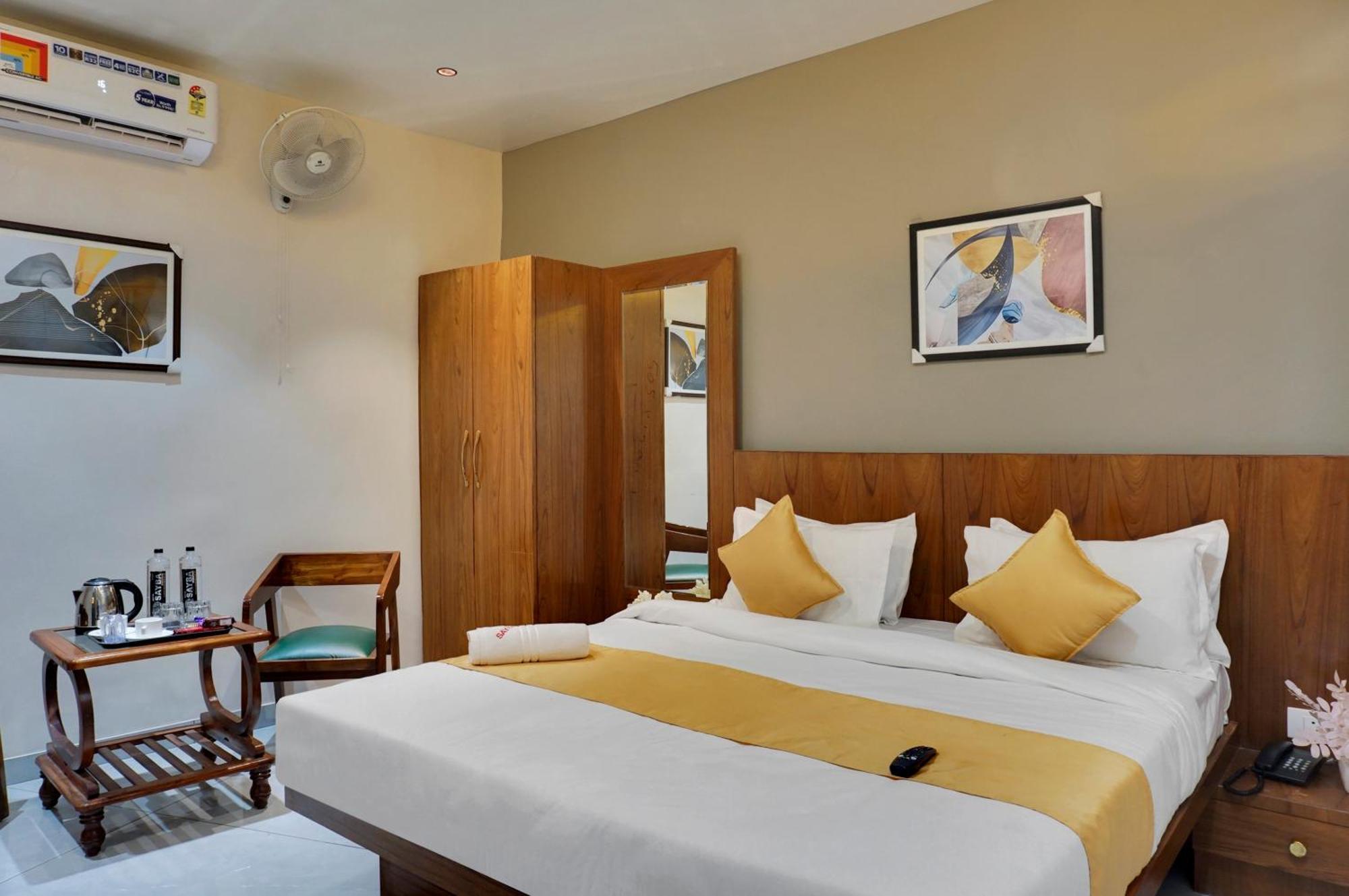 Hotel Sayba Executive Pune Exteriör bild
