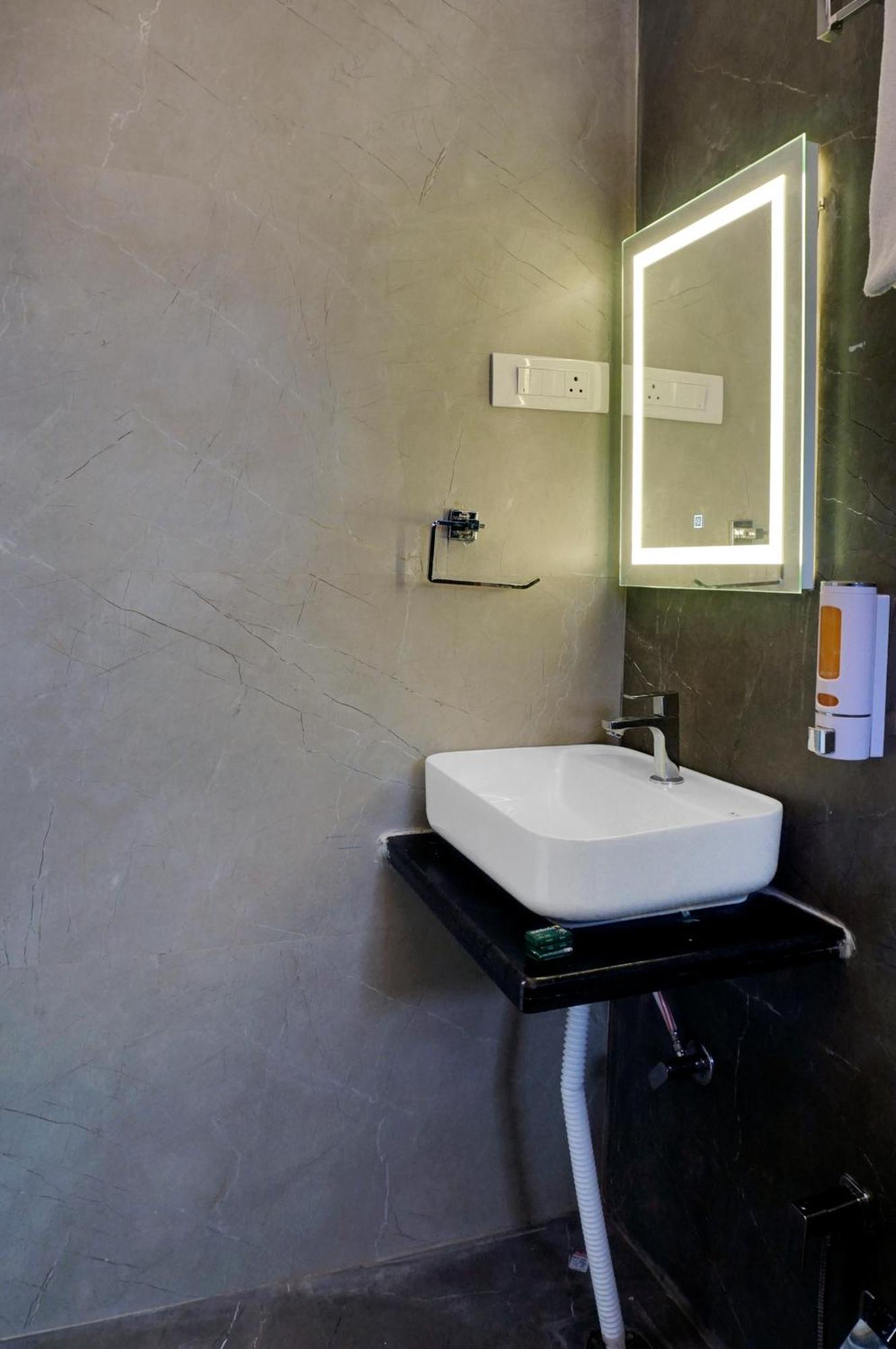 Hotel Sayba Executive Pune Exteriör bild